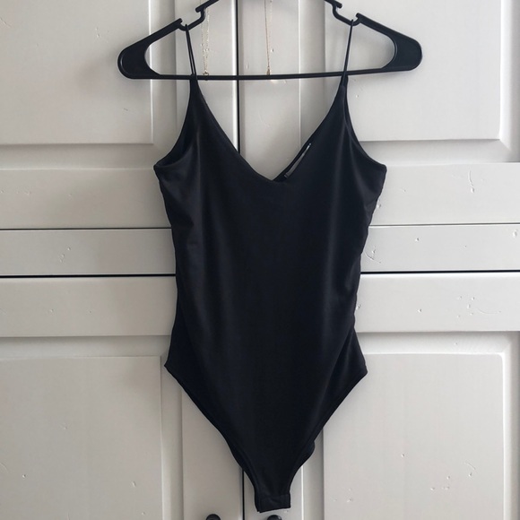 Cute black tank - Picture 1 of 1